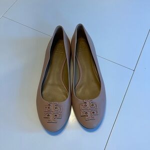 Tory Burch size 8.5 taupe flat